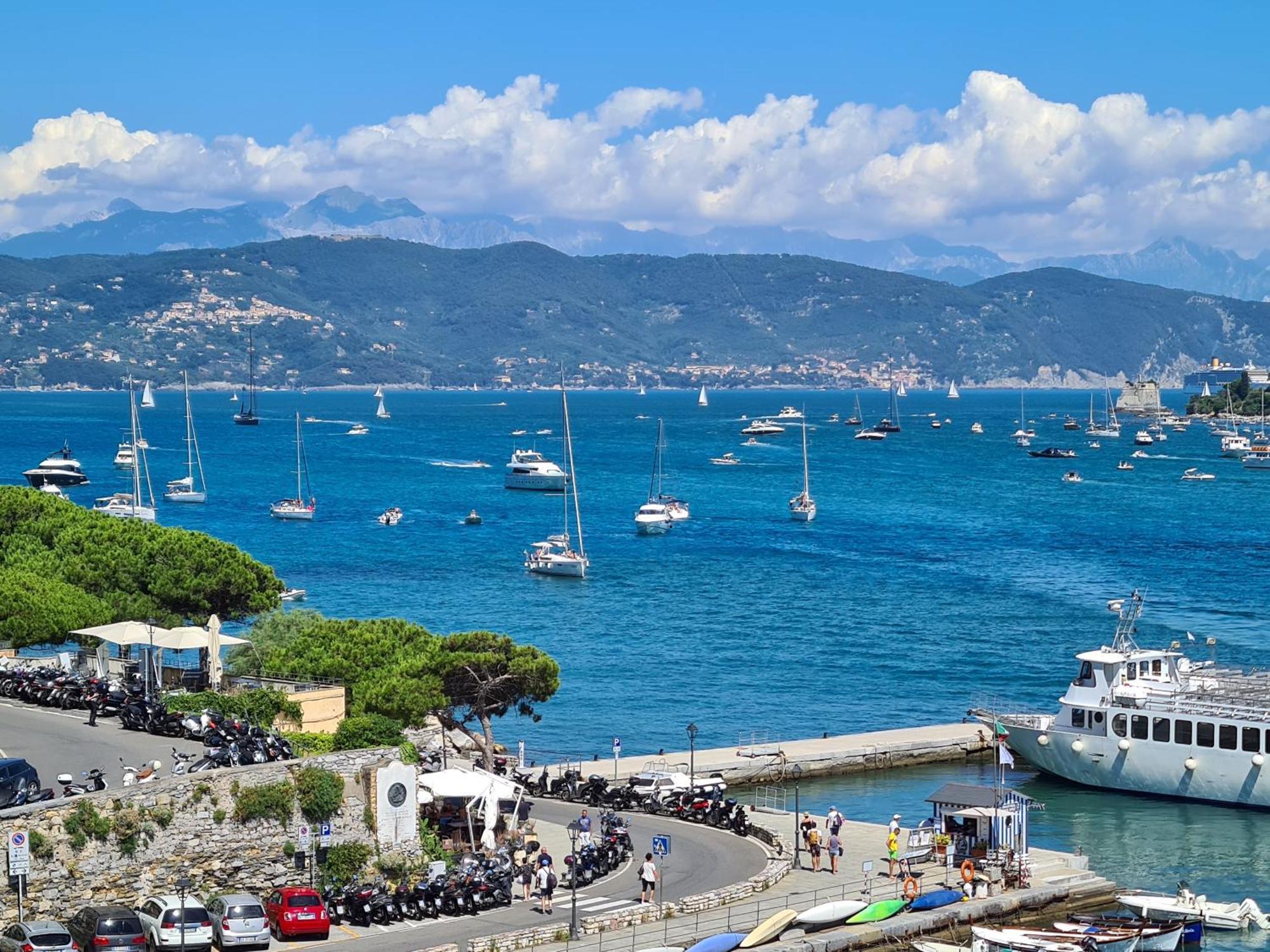 Casa Del Vicolo: Central 2BR Apartment with Easy Excursion Access La Spezia Exterior photo